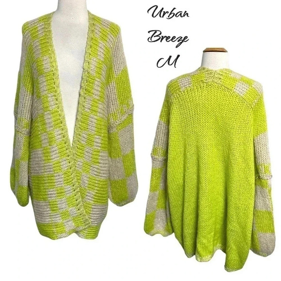 Urban Breeze M oversize lime green + cream checkerboard bell sleeve sweater‎ - Picture 1 of 9
